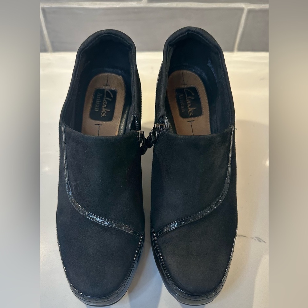 Clarks Artisan Black Suede and Patent Leather Heeled Shoes Classic Size 8 - Picture 1 of 14